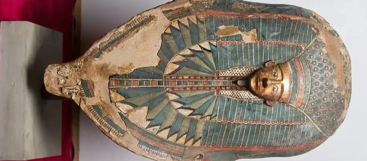 قناع الكارتوناج الجنائزي.. سر البعث والخلود في المتحف المصري الكبير