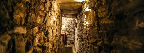 القاهرة اللي تحت الأرض: رحلة جوه السراديب والخزانات وبدروم المتحف المصري في التحرير