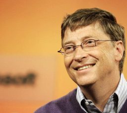 بيل جيتس يكشف قائمته الذهبية للقراءة في الإجازات: 5 كتب هتغير نظرتك للعالم