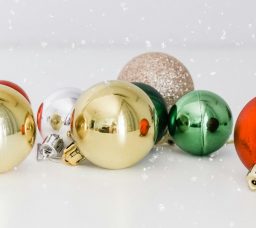 نجيب منين زينة الكريسماس بأقل الأسعار في القاهرة؟ دليلك لأهم الأماكن 2025