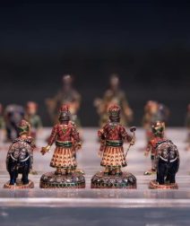 شطرنج الملك فاروق في متحف المجوهرات الملكية: قطعة نادرة من الذهب والماس لا تقدر بثمن