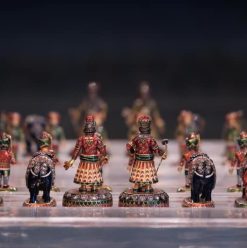 شطرنج الملك فاروق في متحف المجوهرات الملكية: قطعة نادرة من الذهب والماس لا تقدر بثمن