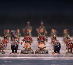 شطرنج الملك فاروق في متحف المجوهرات الملكية: قطعة نادرة من الذهب والماس لا تقدر بثمن