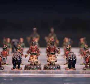 شطرنج الملك فاروق في متحف المجوهرات الملكية: قطعة نادرة من الذهب والماس لا تقدر بثمن