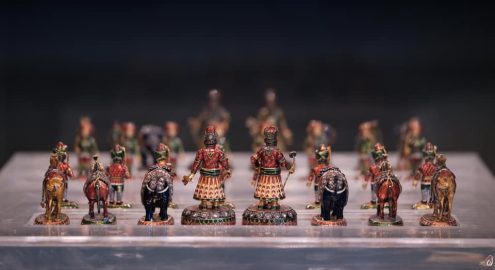 شطرنج الملك فاروق في متحف المجوهرات الملكية: قطعة نادرة من الذهب والماس لا تقدر بثمن