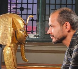 القناع الذهبي لبسوسنس الأول يتألق من جديد في المتحف المصري بالتحرير: صور مذهلة بعد الترميم