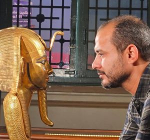 القناع الذهبي لبسوسنس الأول يتألق من جديد في المتحف المصري بالتحرير: صور مذهلة بعد الترميم