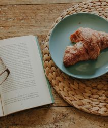 دليل الأكل في معرض القاهرة الدولي للكتاب 2026.. تفاصيل المطاعم والأسعار جوه المعرض