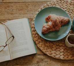 دليل الأكل في معرض القاهرة الدولي للكتاب 2026.. تفاصيل المطاعم والأسعار جوه المعرض