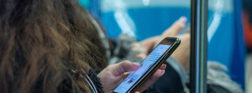 كتب مجانية وأنت في مترو القاهرة.. كل اللي محتاج تعرفه عن تطبيق كتاب من وزارة الثقافة 2026