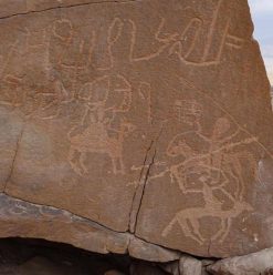 هضبة أم عراك في جنوب سيناء.. متحف طبيعي مفتوح بيحكي حكاية الإنسان من 10 آلاف سنة (صور)