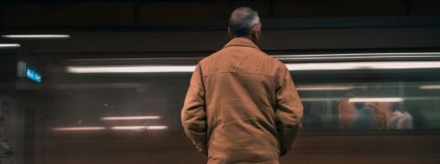 وأنت مستني القطار.. اسمع النقشبندي على رصيف مترو القاهرة