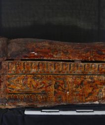 اكتشاف أثري جديد في الأقصر.. خبيئة توابيت ملونة لمنشدي آمون و8 برديات نادرة (صور)