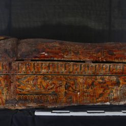 اكتشاف أثري جديد في الأقصر.. خبيئة توابيت ملونة لمنشدي آمون و8 برديات نادرة (صور)