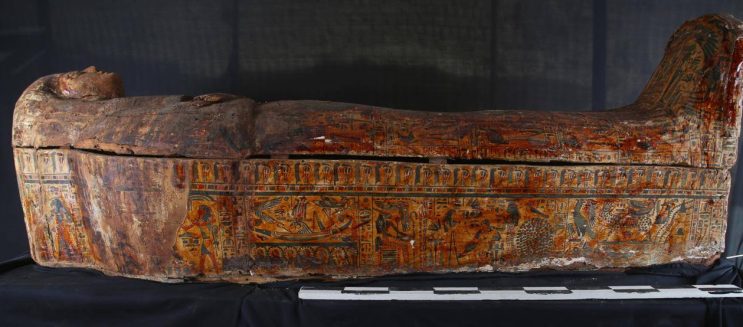 اكتشاف أثري جديد في الأقصر.. خبيئة توابيت ملونة لمنشدي آمون و8 برديات نادرة (صور)