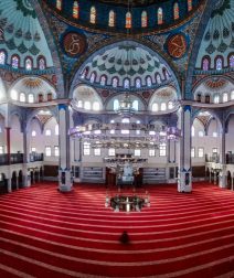 مسجد الرحمن بشبرا.. تحفة معمارية في المظلات بمآذن ارتفاعها 110 متر (صور)