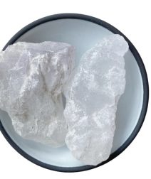 حجر الشَّبّة.. مزيل عرق طبيعي من حلاقين زمان.. هل استخدامه آمن فعلًا؟