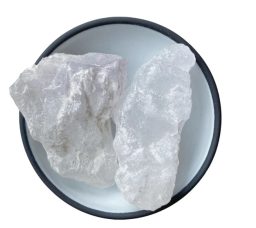 حجر الشَّبّة.. مزيل عرق طبيعي من حلاقين زمان.. هل استخدامه آمن فعلًا؟