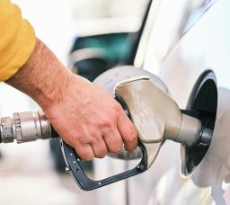 إزاي توفر بنزين عربيتك بعد زيادة الأسعار في مصر 2026: 8 نصائح عملية وفعالة