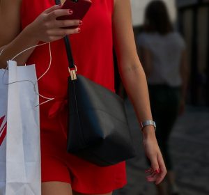 من Zara وH&M إلى LC Waikiki.. حكايات أسماء أشهر براندات اللبس في القاهرة