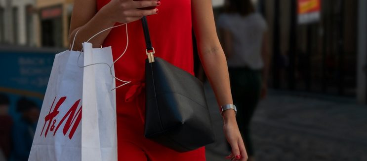 من Zara وH&M إلى LC Waikiki.. حكايات أسماء أشهر براندات اللبس في القاهرة