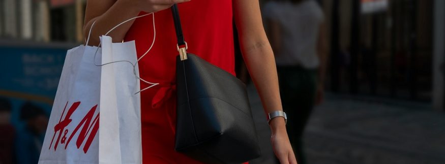 من Zara وH&M إلى LC Waikiki.. حكايات أسماء أشهر براندات اللبس في القاهرة