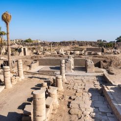 اكتشاف ساحر في معابد الكرنك.. حكاية بوابة رمسيس الثالث ولوحة عمرها آلاف السنين