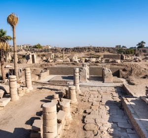 اكتشاف ساحر في معابد الكرنك.. حكاية بوابة رمسيس الثالث ولوحة عمرها آلاف السنين