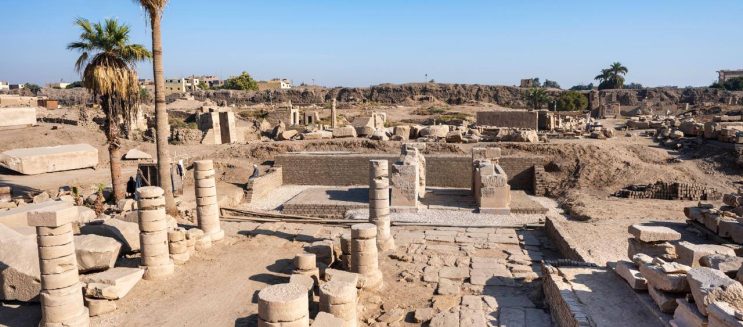 اكتشاف ساحر في معابد الكرنك.. حكاية بوابة رمسيس الثالث ولوحة عمرها آلاف السنين