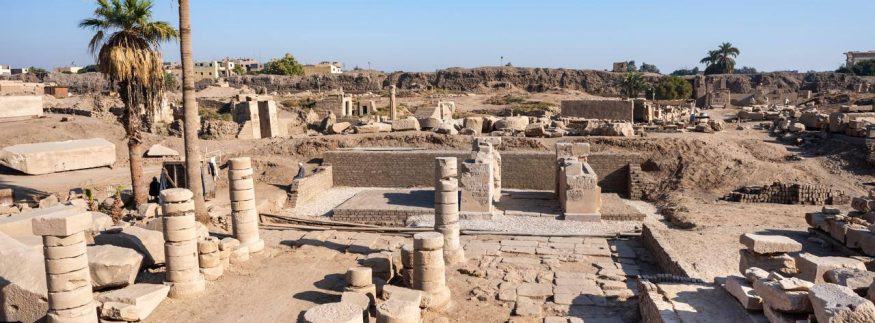 اكتشاف ساحر في معابد الكرنك.. حكاية بوابة رمسيس الثالث ولوحة عمرها آلاف السنين