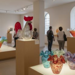 متحف فن الزجاج في الحرانية.. تجربة فنية مختلفة تمزج بين الضوء والإبداع في قلب الجيزة