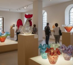 متحف فن الزجاج في الحرانية.. تجربة فنية مختلفة تمزج بين الضوء والإبداع في قلب الجيزة