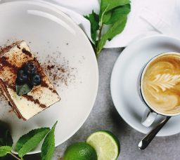 أفضل كافيهات الكيك والقهوة في القاهرة 2026.. 6 أماكن لخروجة رايقة