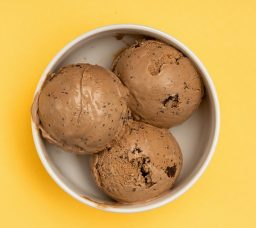 أحلى أماكن الآيس كريم في القاهرة 2026: دليلك لأحلى سكوب في الحر