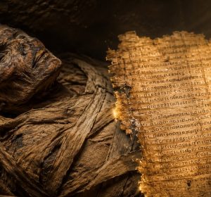 جزء من الإلياذة خرج من قلب مومياء مصرية.. اكتشاف أثري مذهل من مصر القديمة
