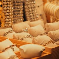 سعر الذهب اليوم في مصر الأربعاء 24 يونيو 2026.. عيار 21 تحت 6000 جنيه وعيار 18 يستقر بعد هبوط قوي
