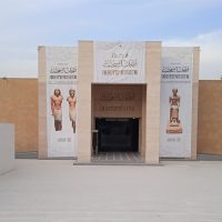 علّم طفلك الهيروغليفية في متحف إيمحتب.. يوم صيفي مختلف بين آثار سقارة