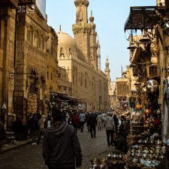 خروجة بـ500 جنيه في القاهرة القديمة.. يوم كامل بين الأزهر والحسين وخان الخليلي