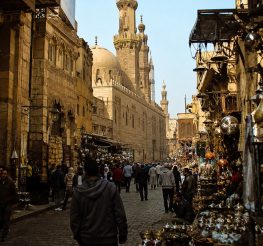 خروجة بـ500 جنيه في القاهرة القديمة.. يوم كامل بين الأزهر والحسين وخان الخليلي
