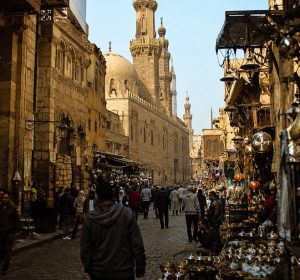 خروجة بـ500 جنيه في القاهرة القديمة.. يوم كامل بين الأزهر والحسين وخان الخليلي خروجة بـ500 جنيه في القاهرة القديمة.. يوم كامل بين الأزهر والحسين وخان الخليلي