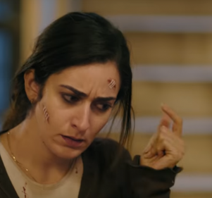 WATCH: Menna Shalaby, Asser Yassin, & Amina Khalil Just Gave Us Some Serious Goosebumps WATCH: Menna Shalaby, Asser Yassin, & Amina Khalil Just Gave Us Some Serious Goosebumps